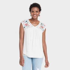 Women’s Sleeveless Embroidered Knit V-Neck Top - Knox Rose™